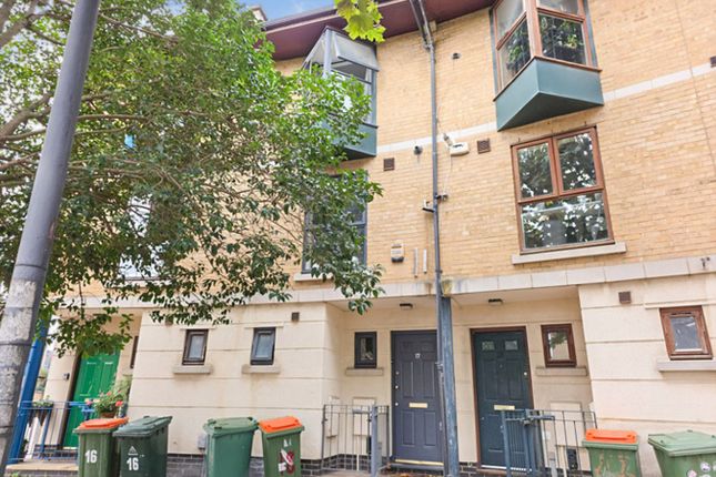 Gatcombe Road, London, E16 4 bed terraced house for sale