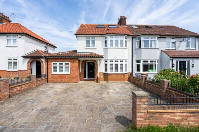 Periwinkle Lane, Hitchin, SG5 5 bed semi