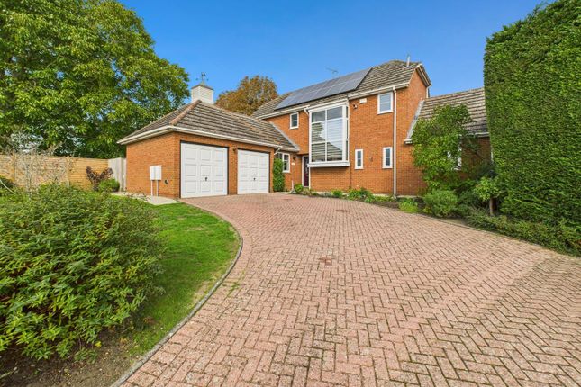 Bishops Meadow, Aylesbury HP22 5 bed detached house for sale