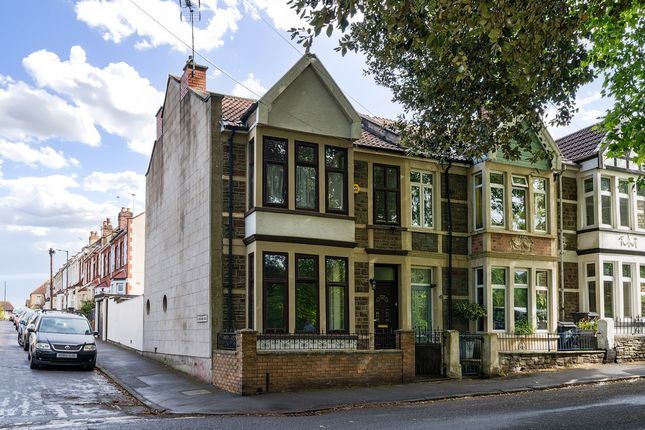 4 bedroom end of terrace house for sale