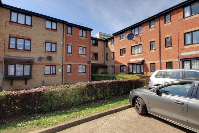 Magpie Close, Enfield, EN1 1 bed flat for sale