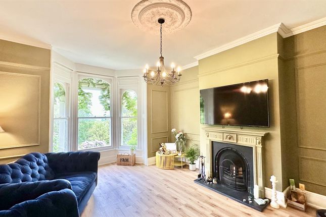 4 bedroom flat for sale