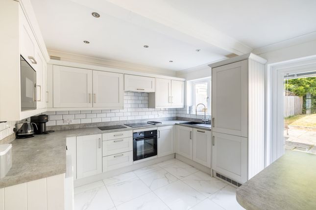 Lincolns Mead, Lingfield, RH7 3 bed end of terrace house for sale