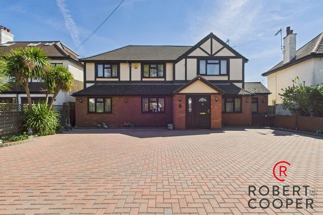 Thornhill Road, Ickenham, Uxbridge, UB10 6 bed detached house for sale