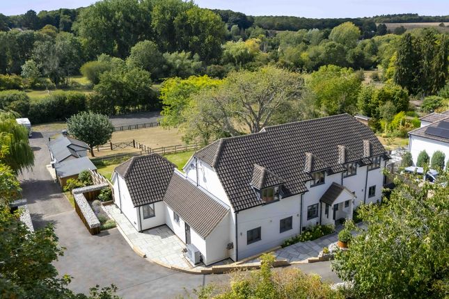 Waterford Common, Hertford, SG14 4 bed equestrian property for sale