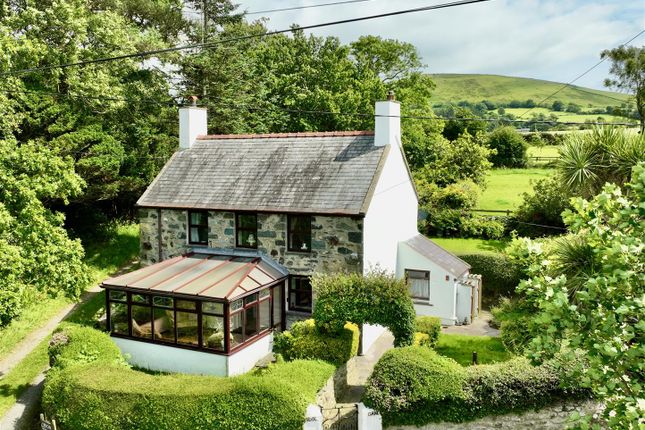 Clynnogfawr, Caernarfon 3 bed detached house for sale