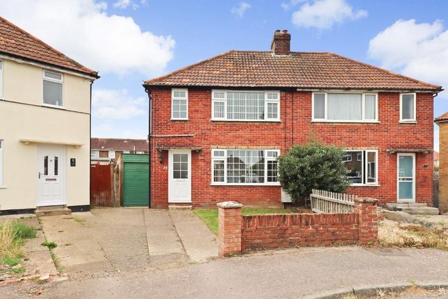 Sheldon Close, Aylesham, Canterbury... 3 bed semi