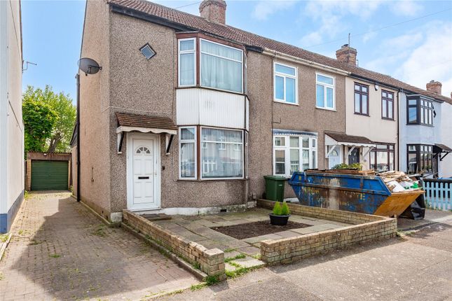 Stafford Avenue, Hornchurch, RM11 2 bed end of terrace house for sale