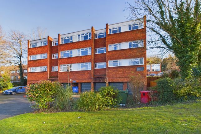 Hunters Hill, High Wycombe... 2 bed flat for sale