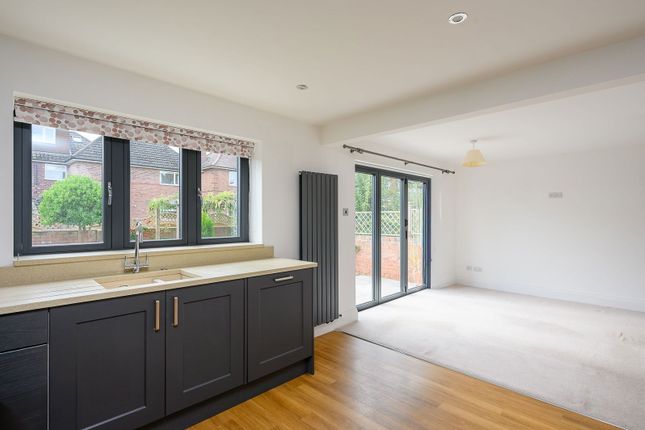 Moorland Road, York YO10 3 bed detached house for sale