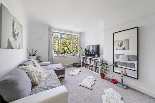 Crown Court, Twickenham TW1 2 bed flat for sale