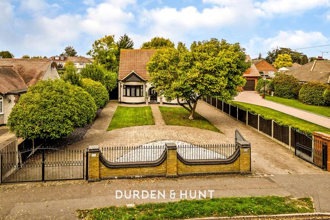 Lambs Lane South, Rainham, RM13 4 bed detached house for sale