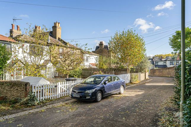 Taylors Lane, Barnet EN5 2 bed cottage for sale