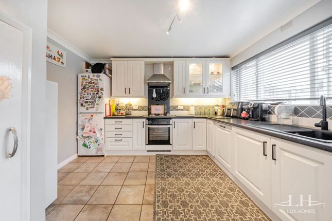 Beamway, Dagenham 3 bed terraced house for sale