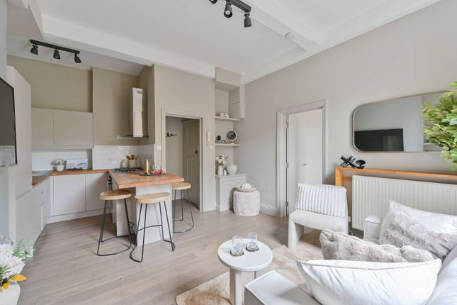 Thornton Avenue, Telford Park... 2 bed flat for sale