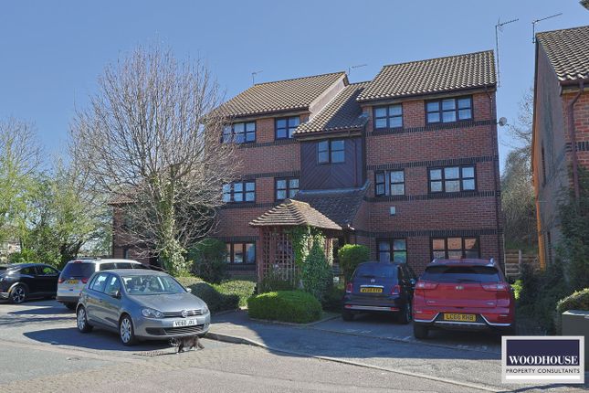 Hamburgh Court, Cheshunt EN8 2 bed apartment for sale