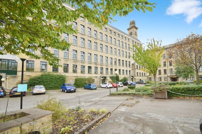 Riverside Court, Bradford BD18 2 bed apartment for sale