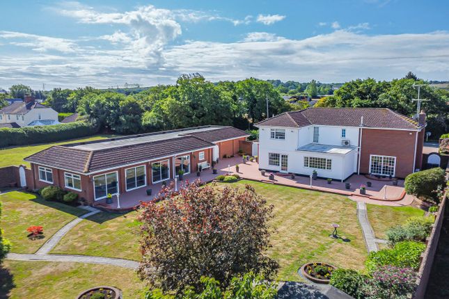 Lower Road, Hockley SS5 4 bed detached house for sale