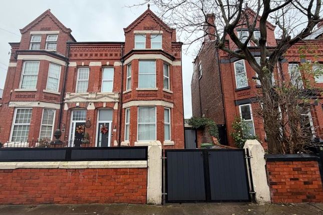 6 bedroom semi-detached house for sale