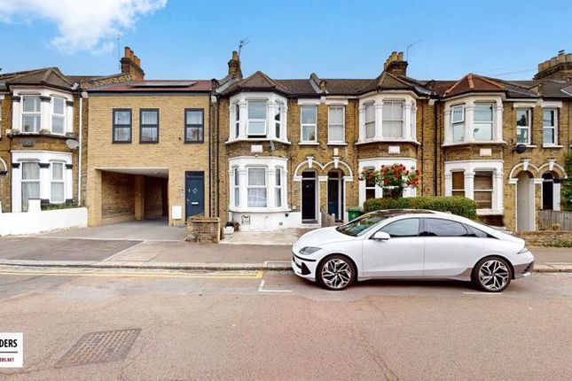 Francis Road, Leyton, E10 2 bed apartment for sale