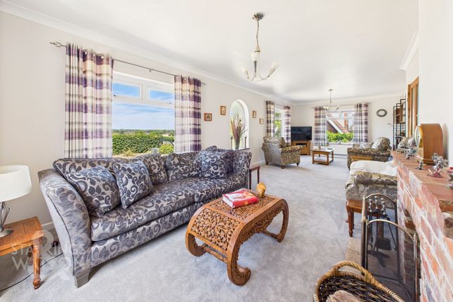 Buckenham Road, Strumpshaw, Norwich 3 bed chalet for sale