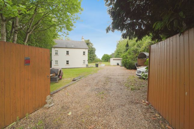 5 bed detached house