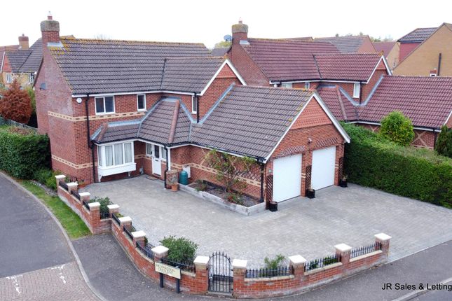 Richardson Crescent, West Cheshunt 5 bed detached house for sale
