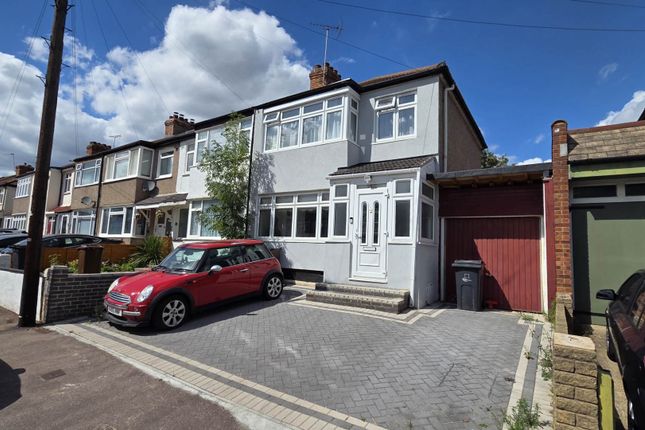Gorseway, Rush Green, RM7 0SH 3 bed terraced house for sale