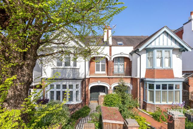5 bedroom semi-detached house for sale