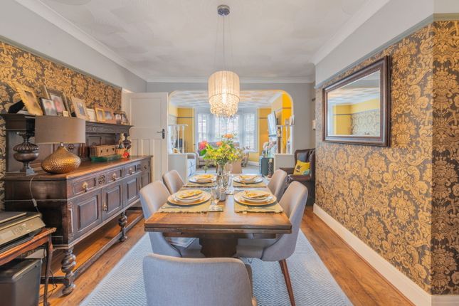 Chalkwell Road, Sittingbourne ME10 4 bed detached house for sale