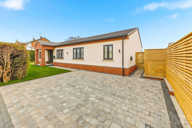 Beacon View, Pontefract WF9 4 bed detached bungalow for sale