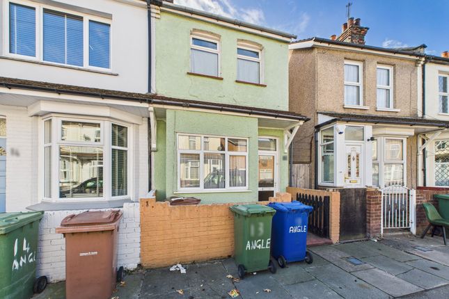 Angle Road, Grays, RM20 2 bed end of terrace house for sale