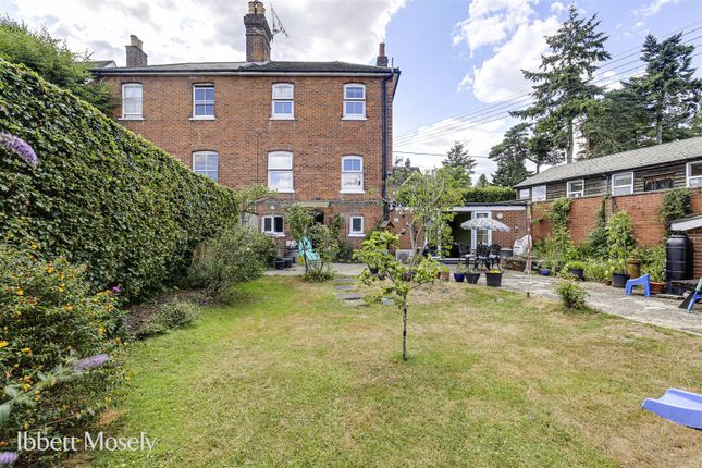 London Road, Westerham TN16 4 bed semi