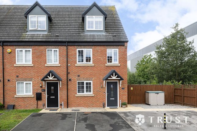Lavender Court, Mirfield, WF14 3 bed end of terrace house for sale