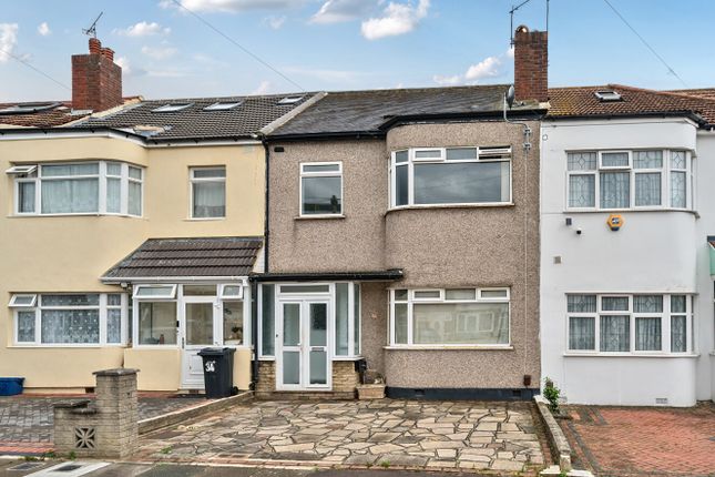 Oaks Lane, Ilford 3 bed terraced house for sale