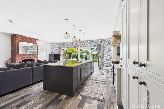 Main Road, Hull HU12 4 bed bungalow for sale