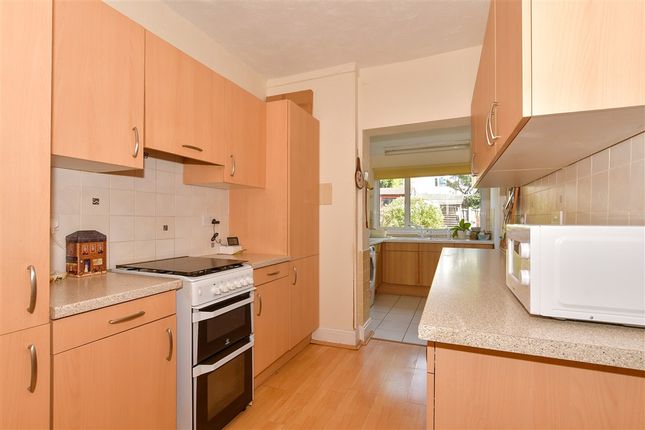 Pinnocks Avenue, Gravesend, Kent 3 bed terraced house for sale