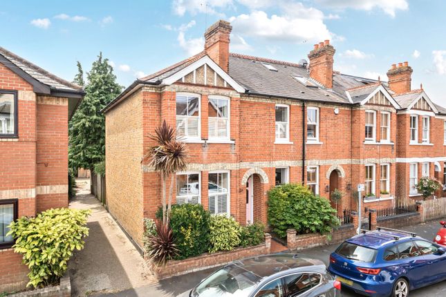 Holstein Avenue, Weybridge, KT13 3 bed semi