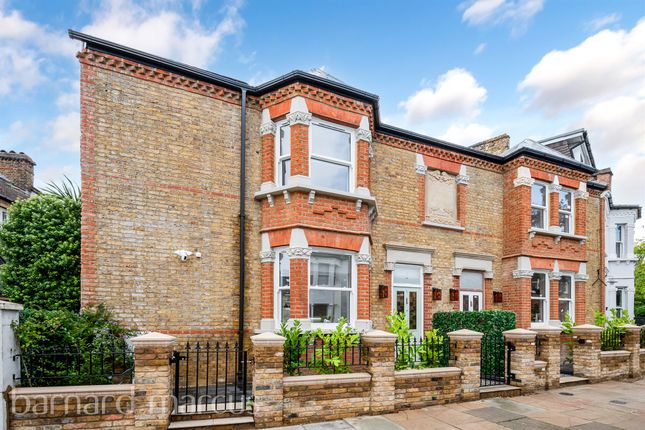 3 bed end terrace house