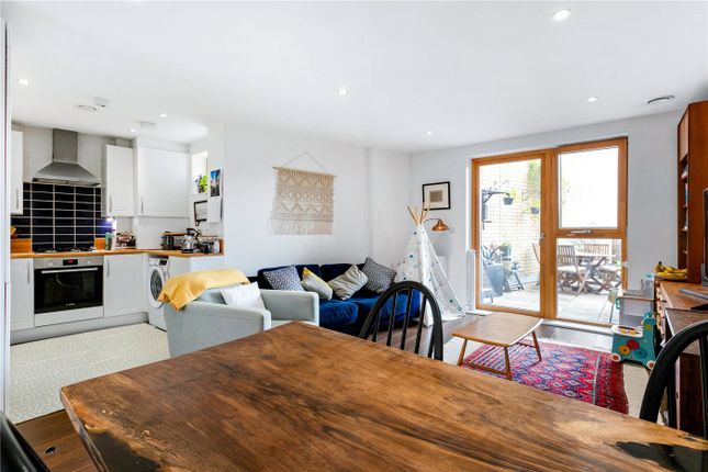 Bocking Street, London, E8 2 bed apartment for sale