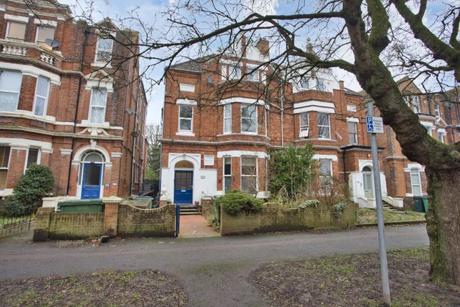 54 Bouverie Road West, Folkestone, CT20 2 bed flat for sale