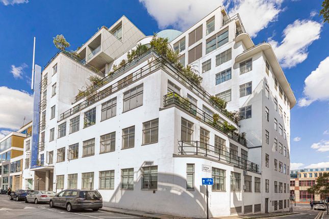 Saffron Hill, London, EC1N 2 bed apartment for sale