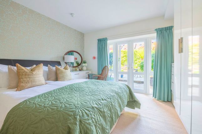 8 bedroom semi-detached house for sale