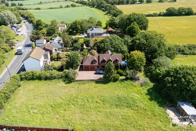 Bumbles Green, Waltham Abbey EN9 3 bed detached house for sale