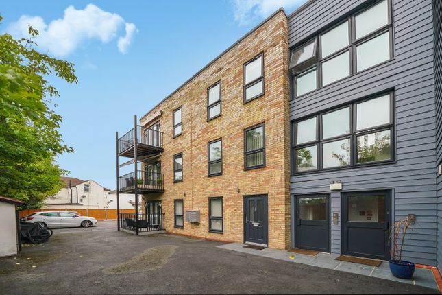 Beulah Road, Thornton Heath, CR7 2 bed flat for sale