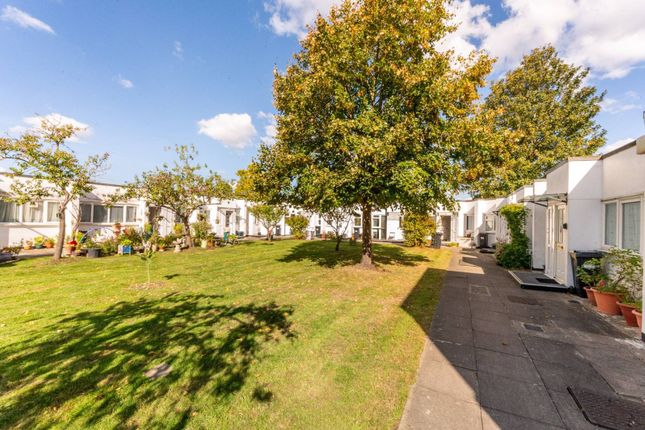 Lovat Walk, Heston, Hounslow, TW5 1 bed bungalow for sale