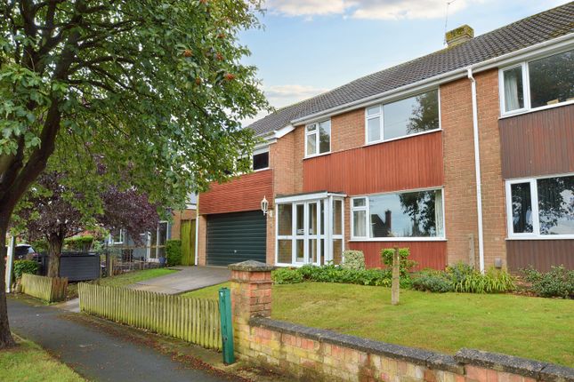 Hunter Place, Louth LN11 9LG 5 bed semi