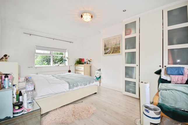 Brentwick Gardens, Brentford 4 bed semi