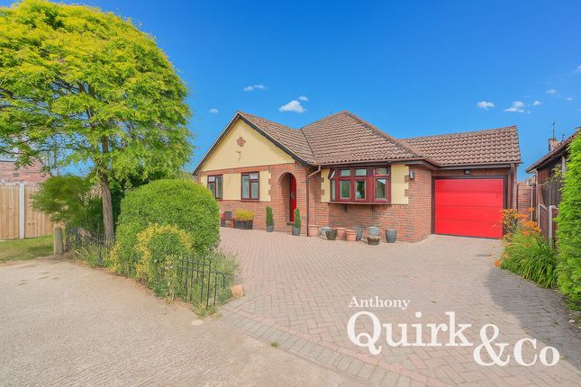 Elderstep Avenue, Canvey Island, SS8 3 bed detached bungalow for sale