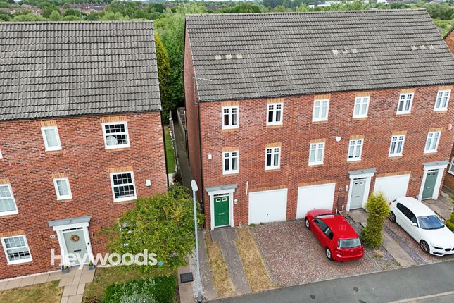 3 bedroom town house for sale